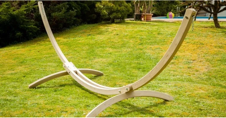 Soporte OLIMPO para hamaca colgante en jardín